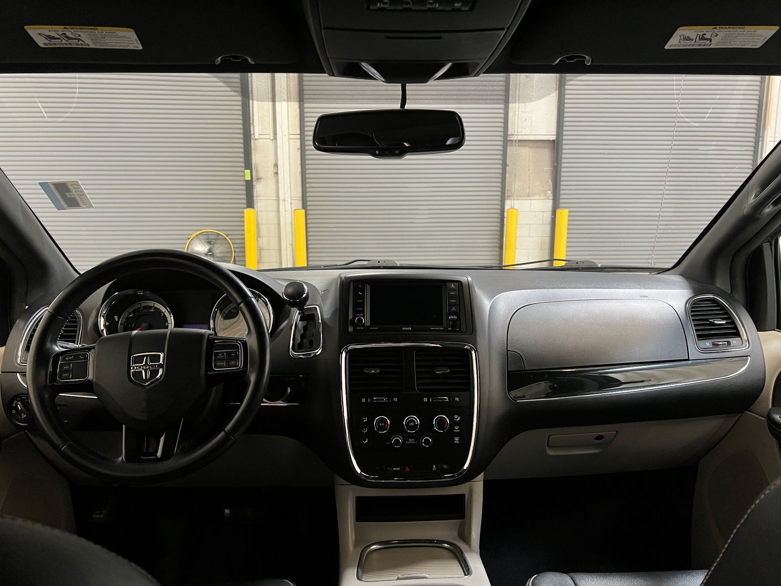 Thumbnail: 2017 Dodge Grand Caravan - 3