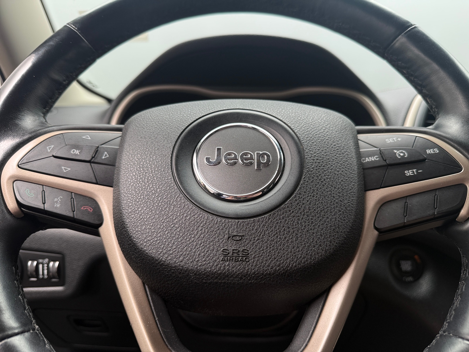 Thumbnail: 2016 Jeep Cherokee - 4