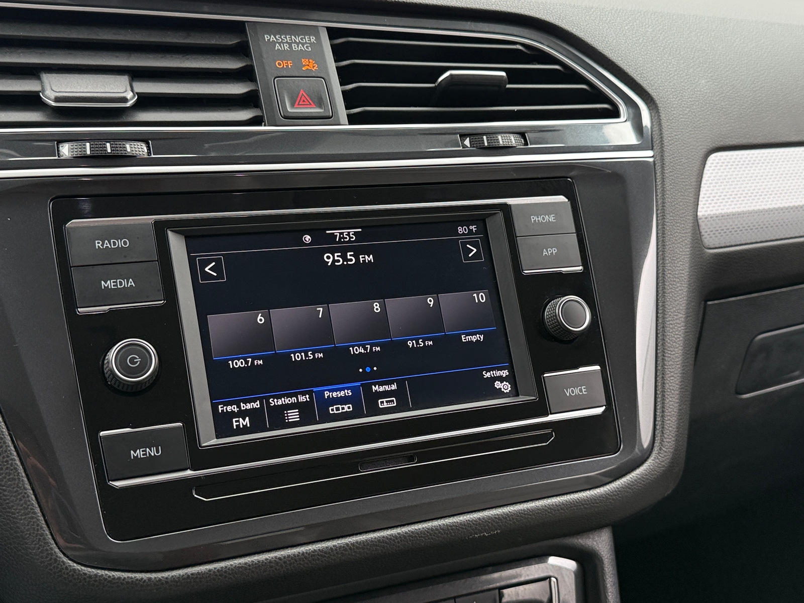 Thumbnail: 2024 Volkswagen Tiguan - 4
