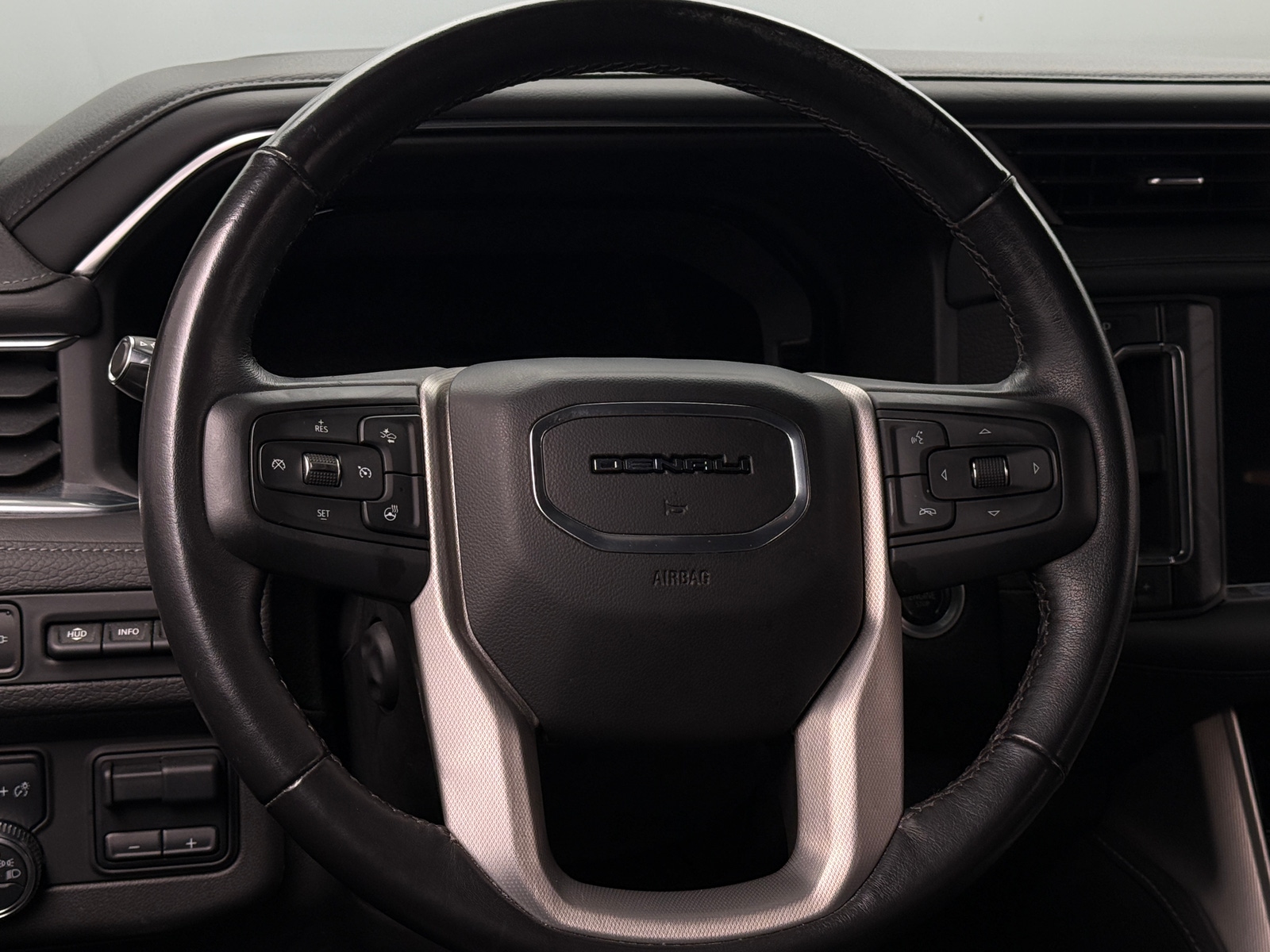 Thumbnail: 2022 GMC Yukon XL - 4