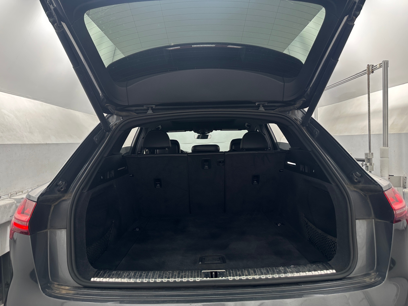 Thumbnail: 2019 Audi e-tron - 6