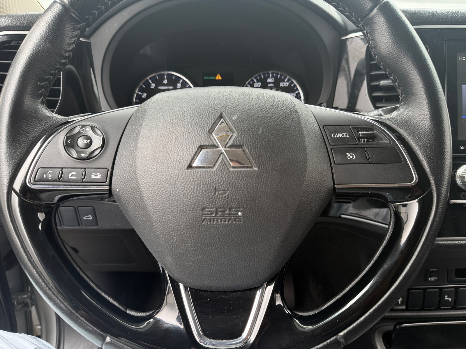 Thumbnail: 2020 Mitsubishi Outlander - 4