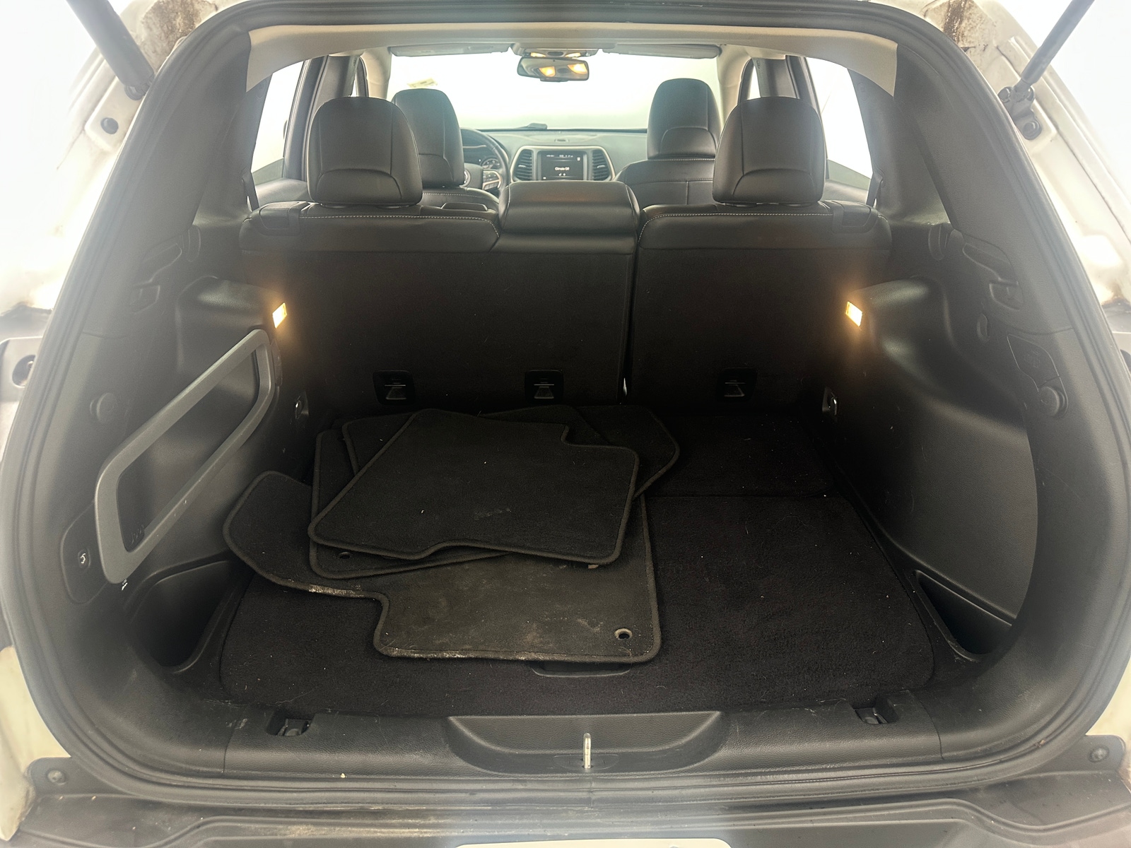 Thumbnail: 2018 Jeep Cherokee - 6