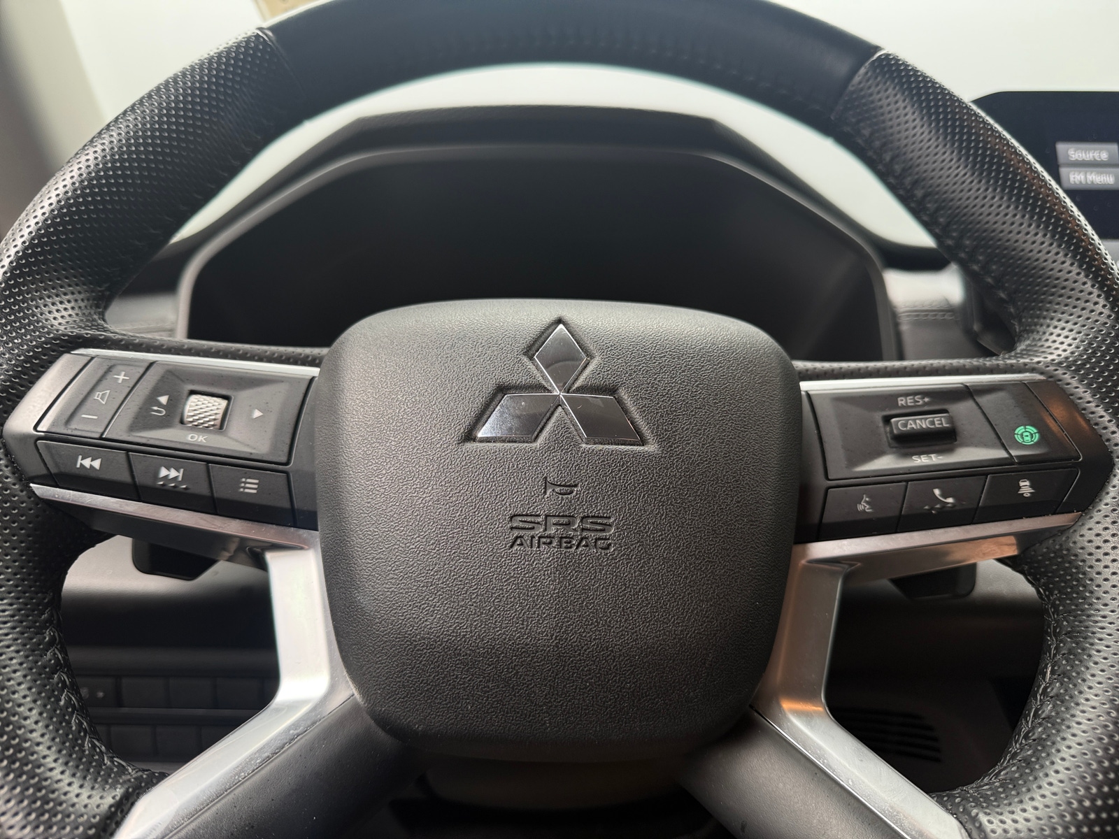 Thumbnail: 2024 Mitsubishi Outlander - 4