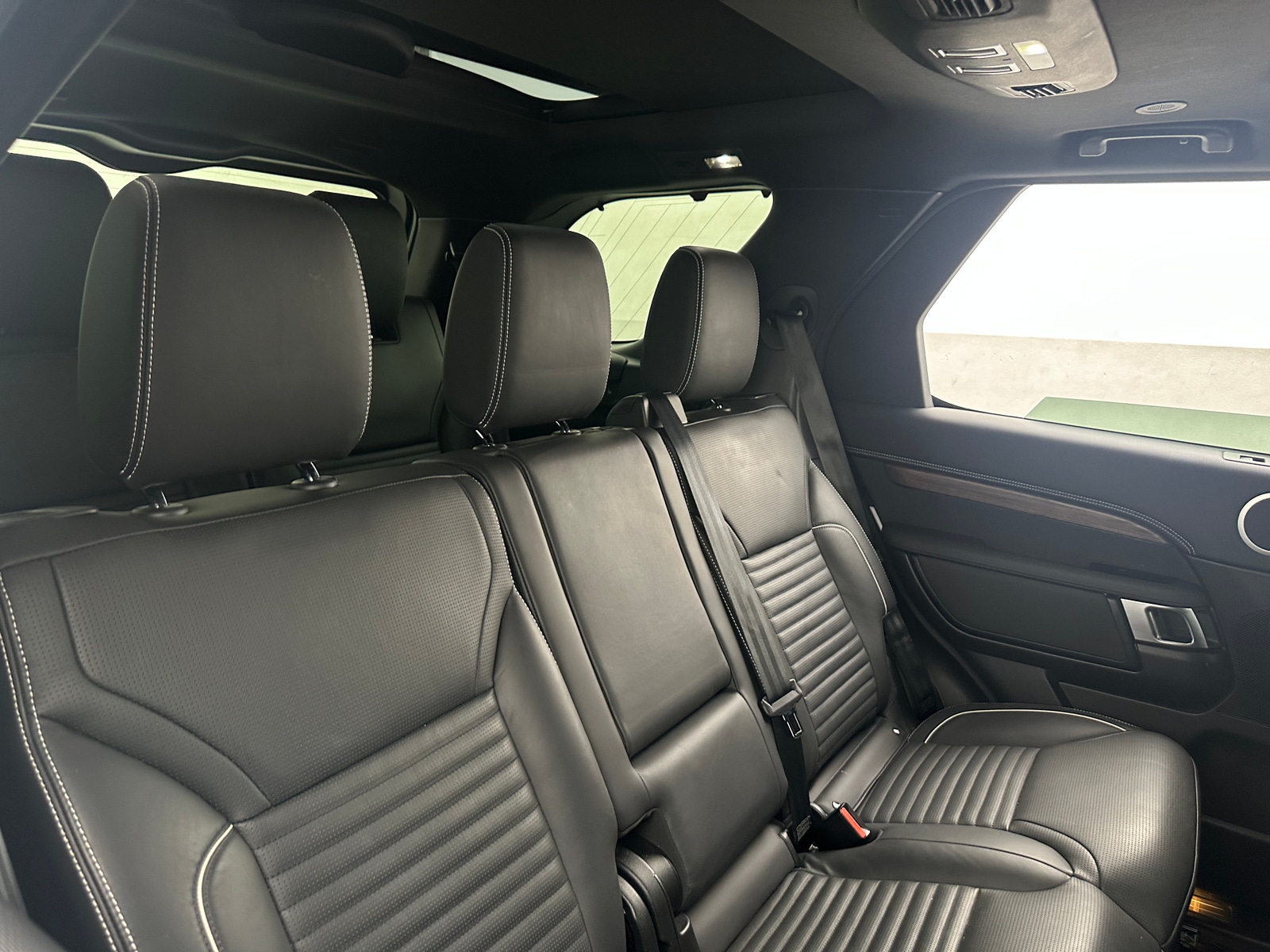 Thumbnail: 2023 Land Rover Discovery - 5