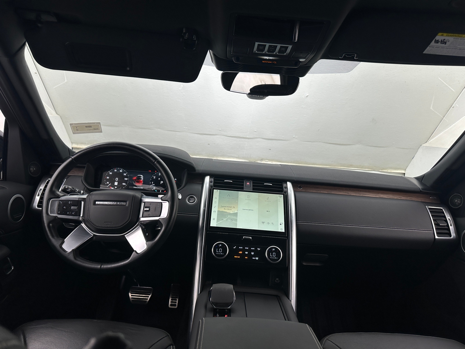 Thumbnail: 2023 Land Rover Discovery - 2