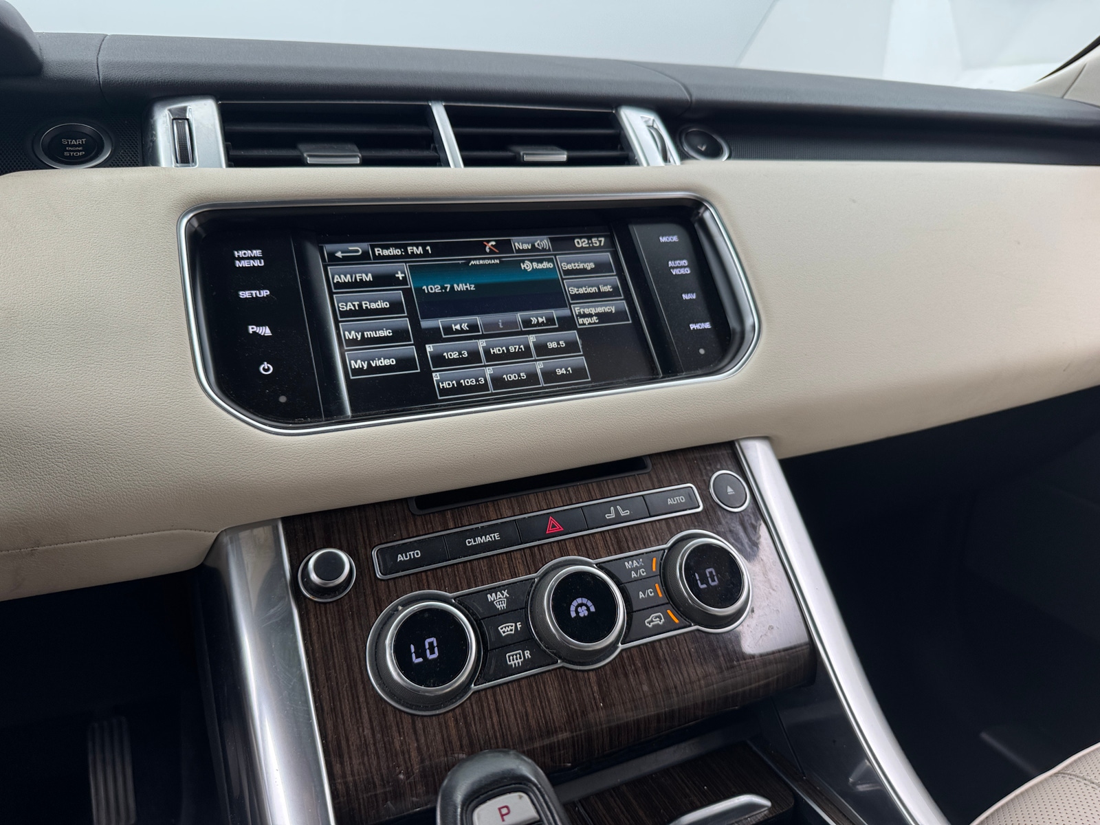 Thumbnail: 2015 Land Rover Range Rover Sport - 3