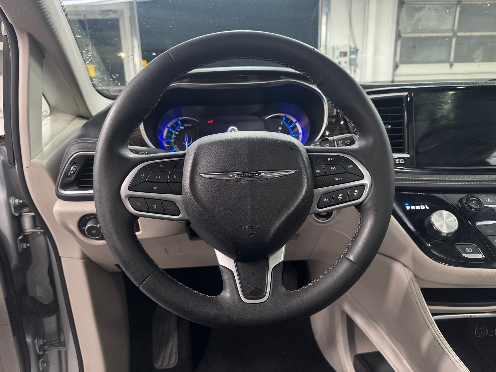 Thumbnail: 2023 Chrysler Pacifica - 4