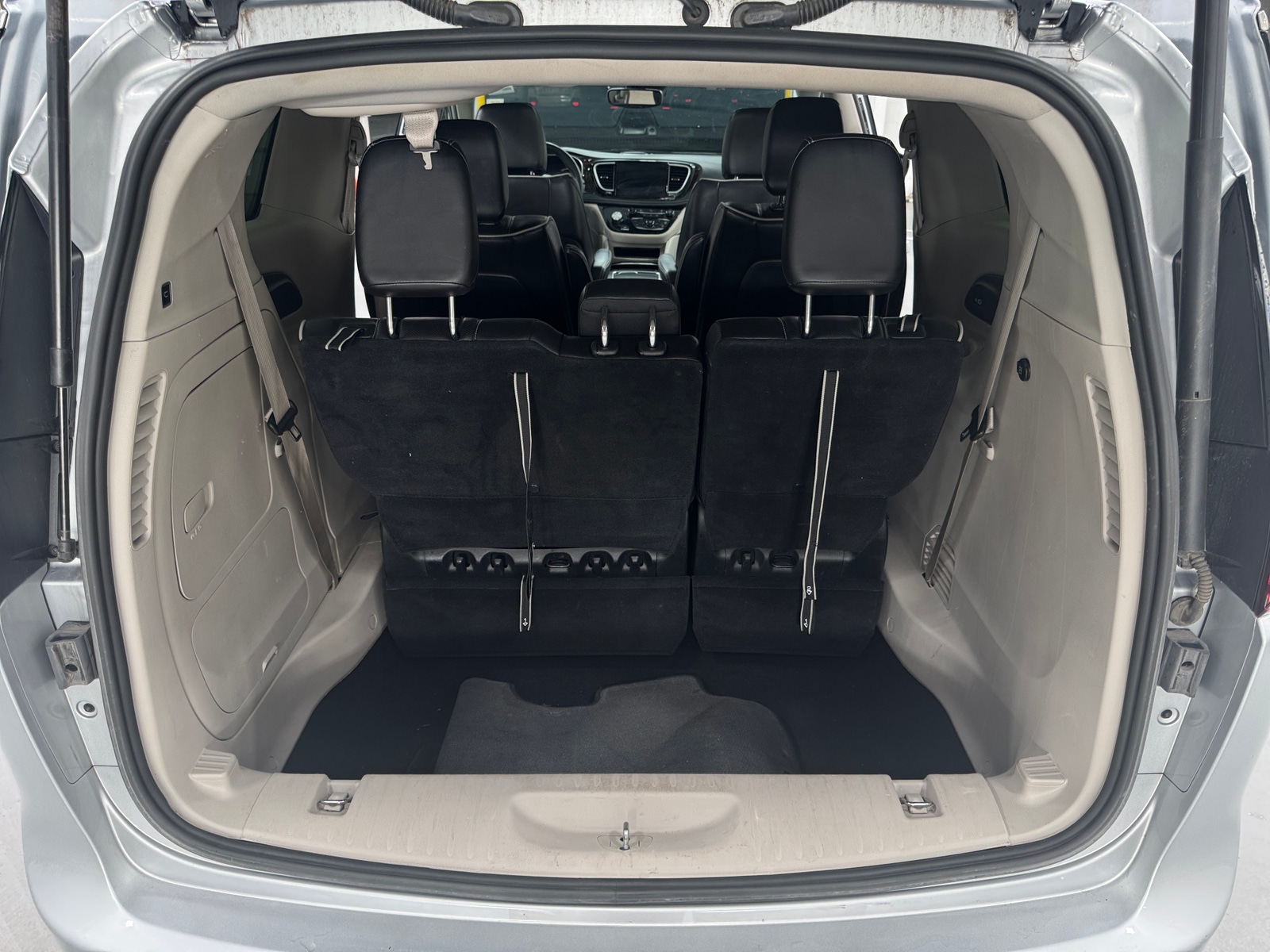 Thumbnail: 2023 Chrysler Pacifica - 6