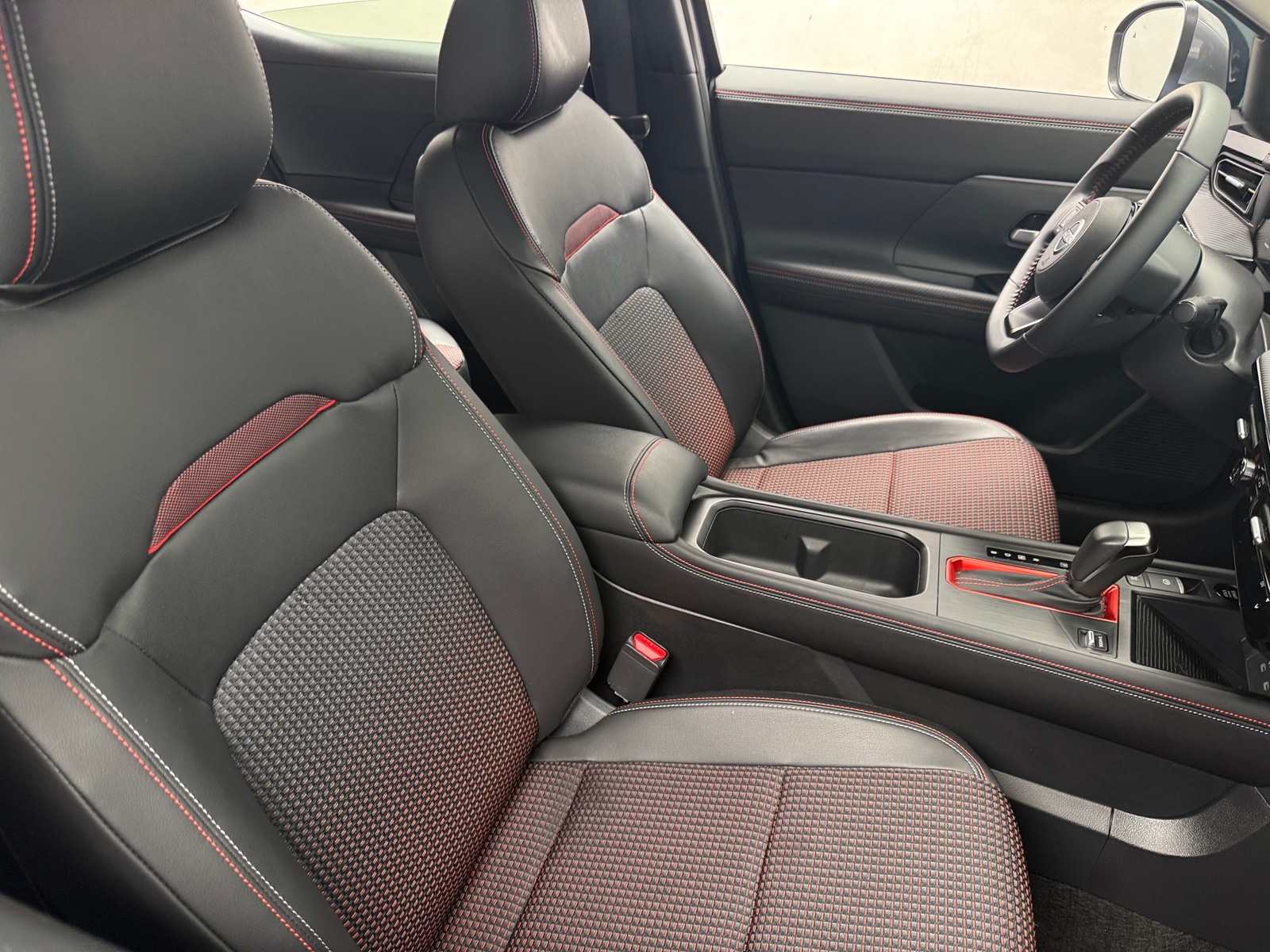 Thumbnail: 2025 Nissan Kicks - 2