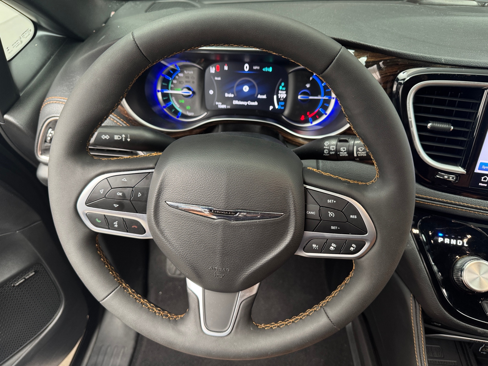Thumbnail: 2023 Chrysler Pacifica - 4