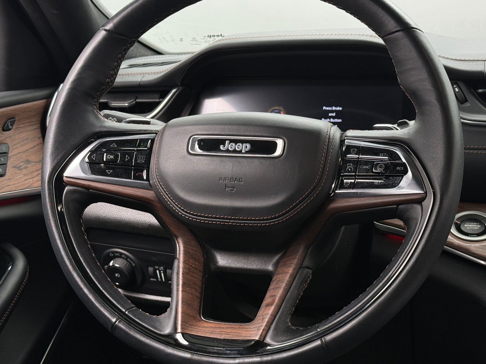 Thumbnail: 2023 Jeep Grand Cherokee L - 4