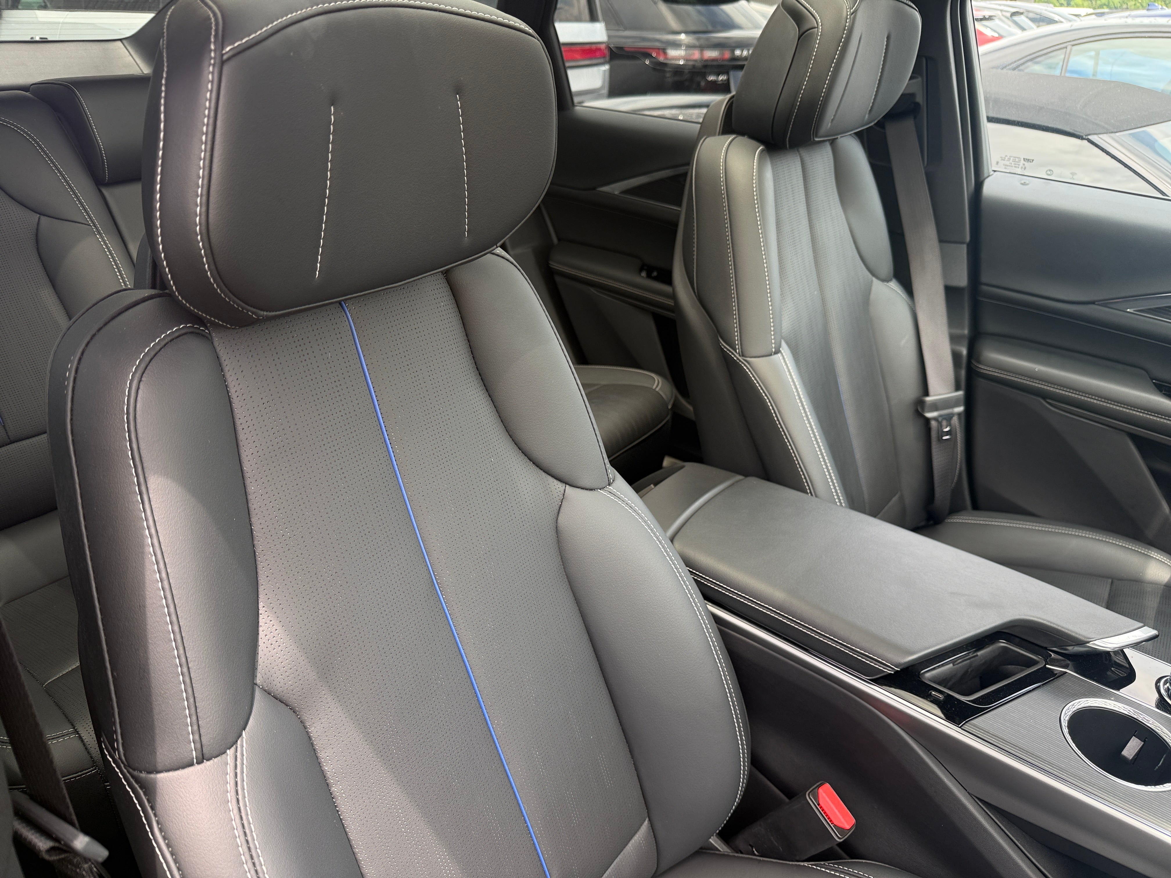 Used 2024 Cadillac LYRIQ Luxury 1 with VIN 1GYKPPRL6RZ120480 for sale in Auburn, WA