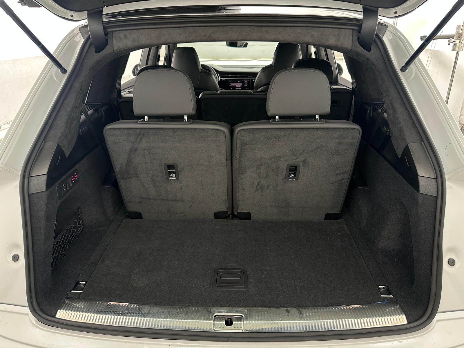 Thumbnail: 2021 Audi SQ7 - 6