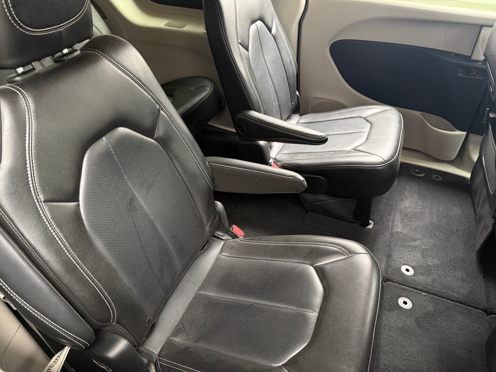 Thumbnail: 2023 Chrysler Pacifica - 5