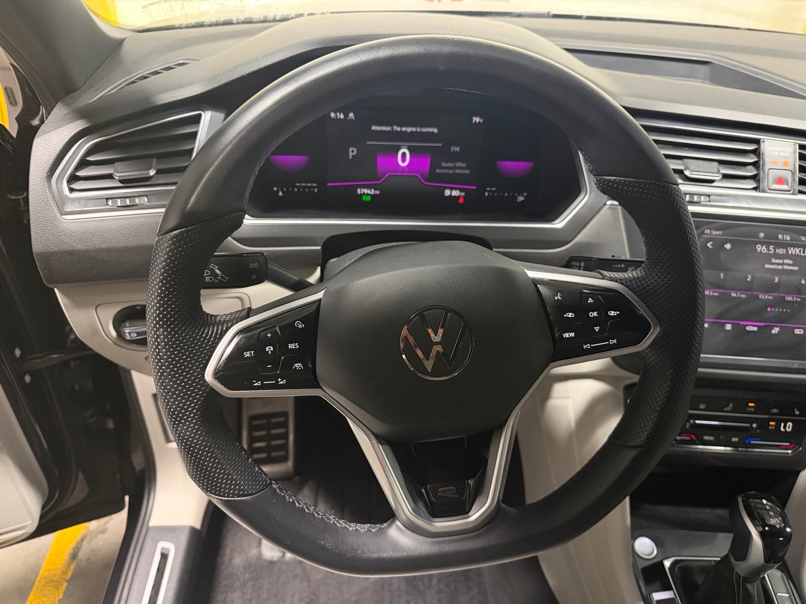 Thumbnail: 2022 Volkswagen Tiguan - 4