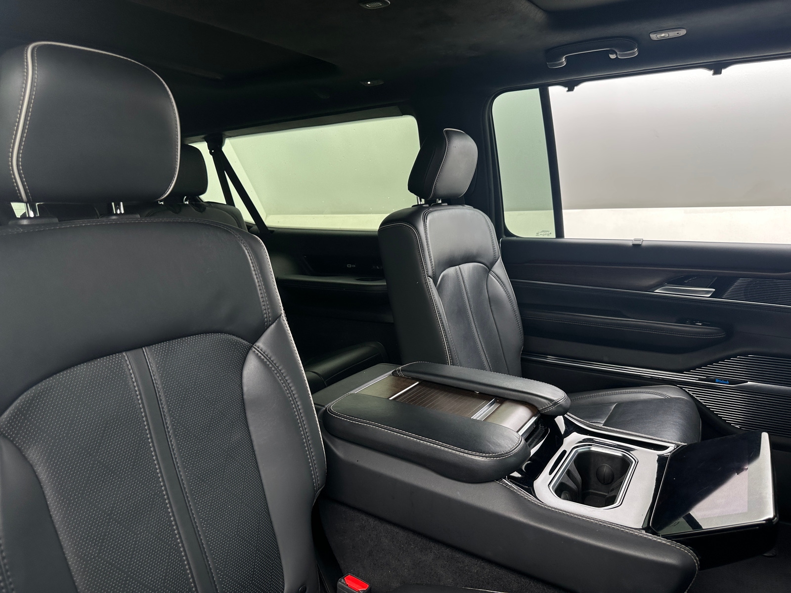 Thumbnail: 2023 Jeep Grand Wagoneer L - 5
