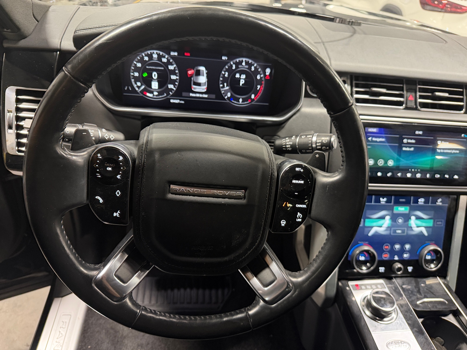 Thumbnail: 2018 Land Rover Range Rover - 4