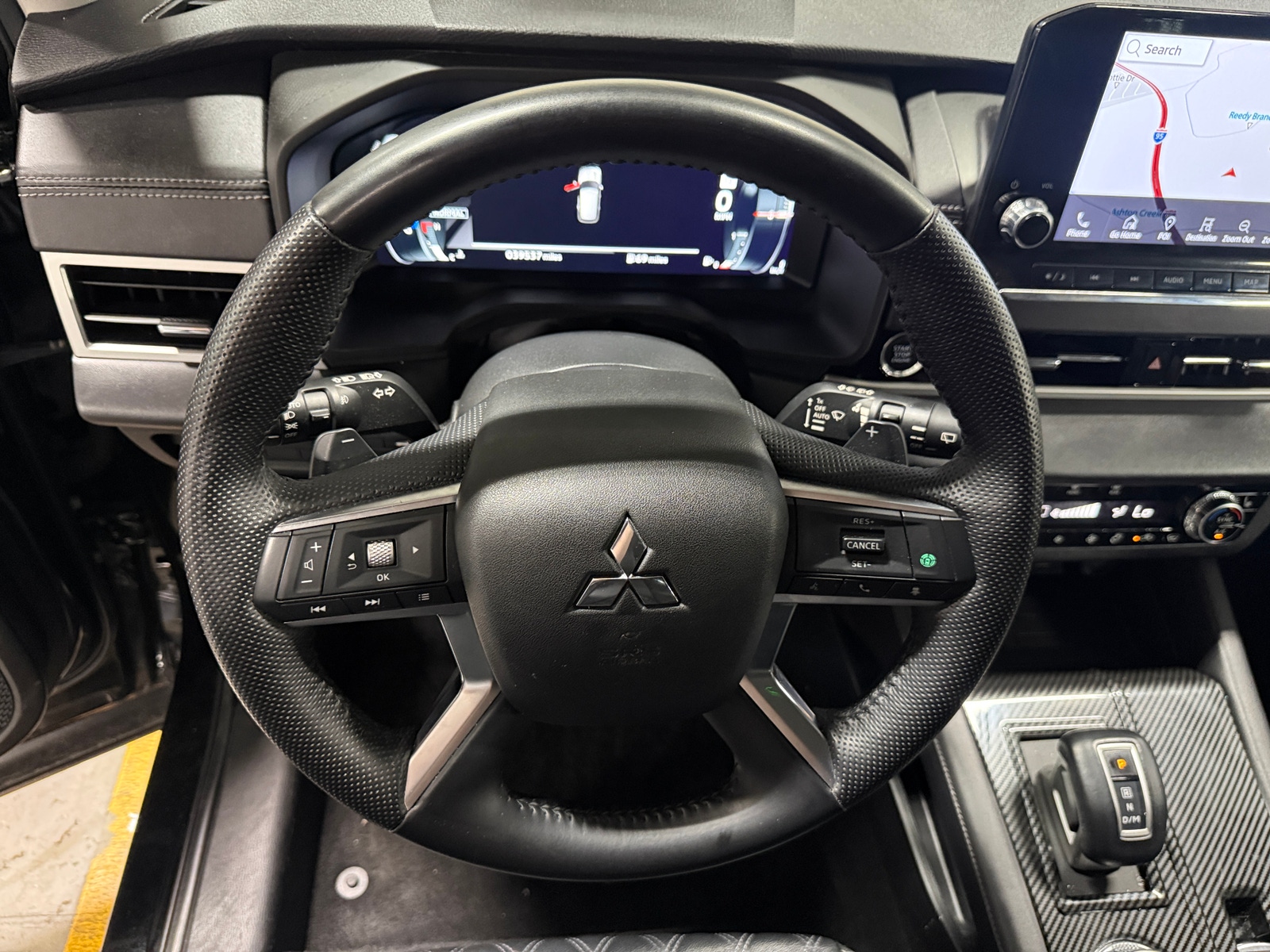 Thumbnail: 2023 Mitsubishi Outlander - 4