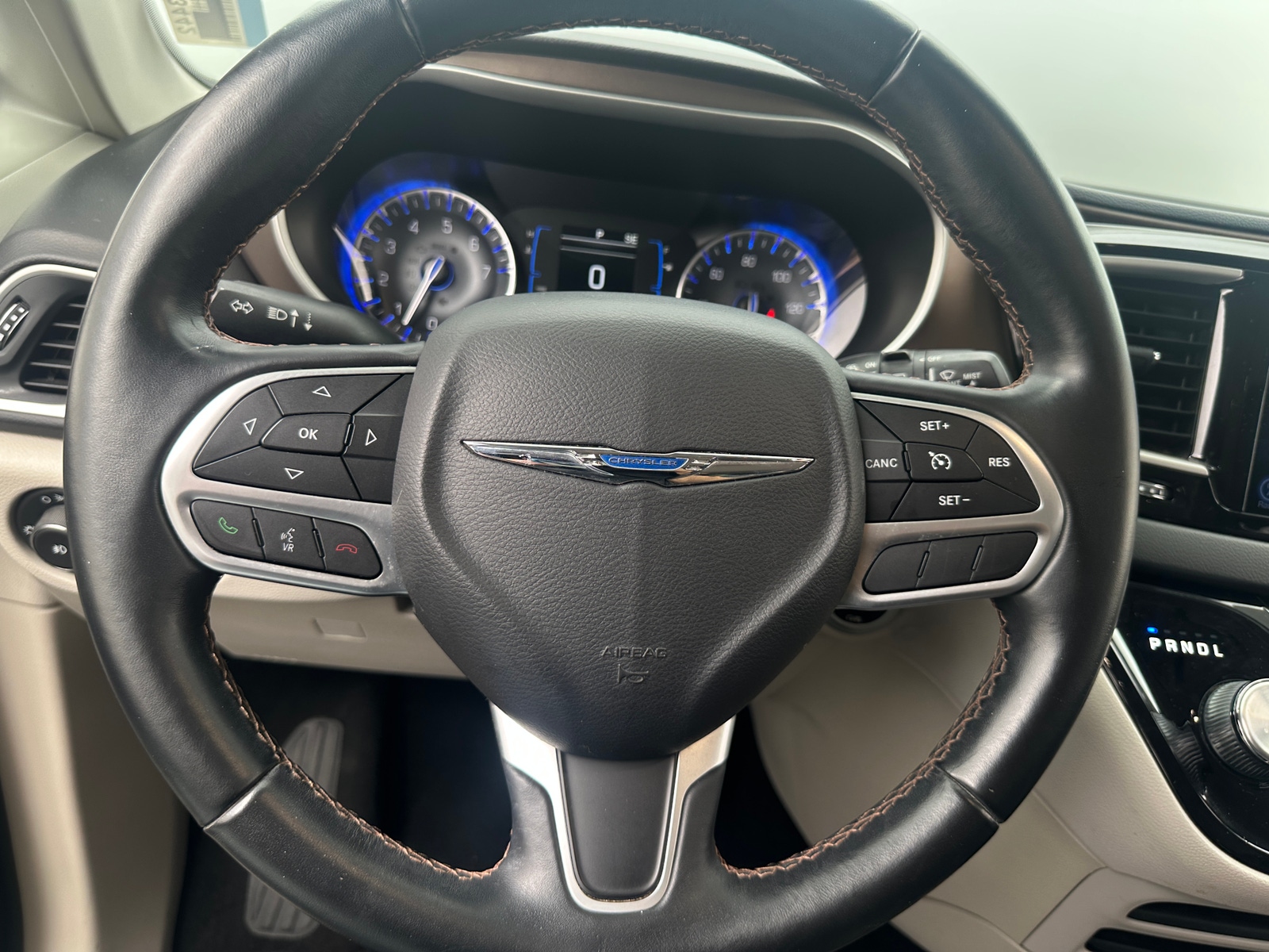 Thumbnail: 2017 Chrysler Pacifica - 4