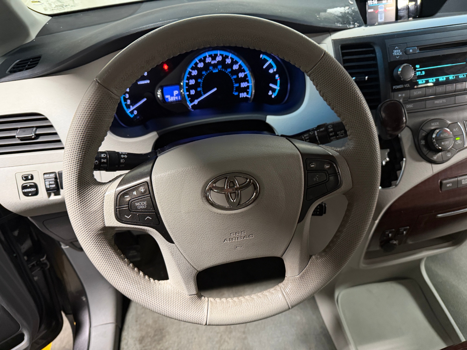 Thumbnail: 2014 Toyota Sienna - 4