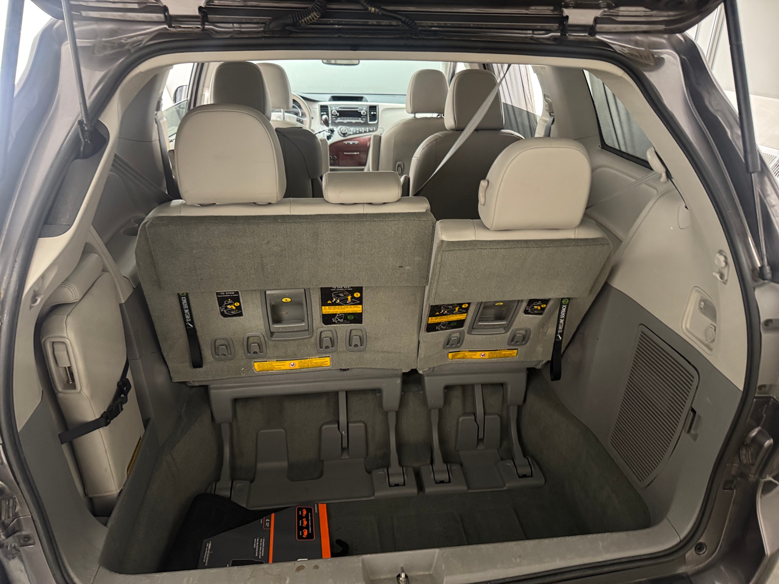 Thumbnail: 2014 Toyota Sienna - 6