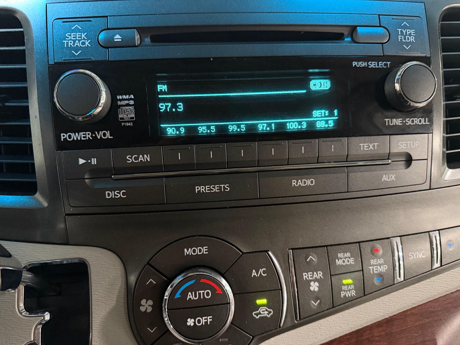 Thumbnail: 2014 Toyota Sienna - 3