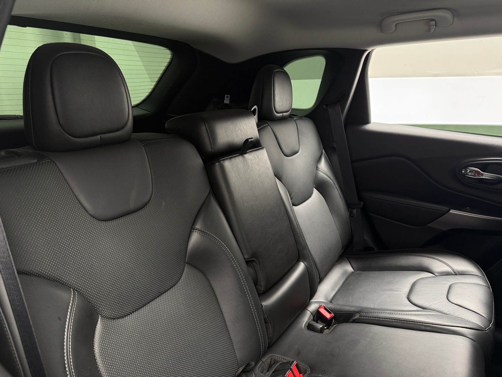 Thumbnail: 2020 Jeep Cherokee - 5