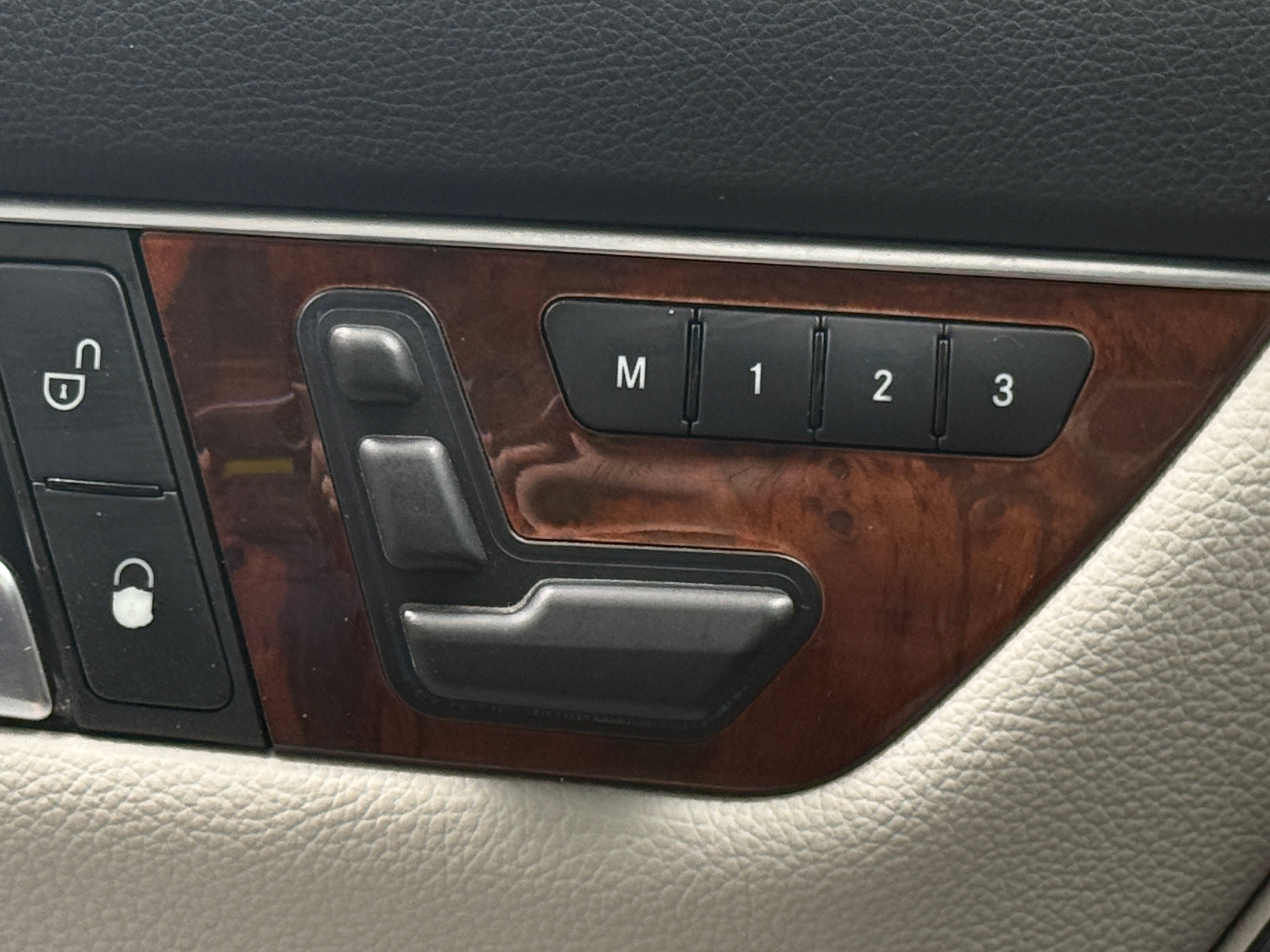 2012 Mercedes-Benz C-Class C300 Luxury - Photo 2