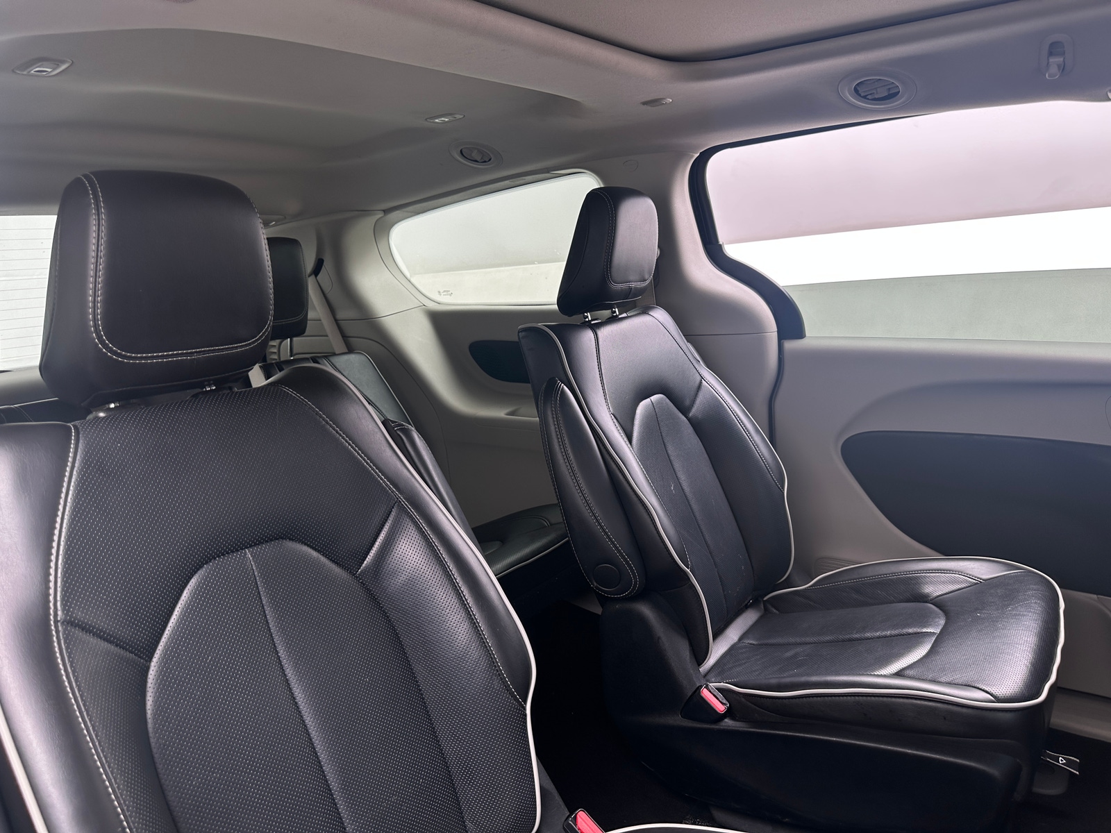 Thumbnail: 2023 Chrysler Pacifica - 5