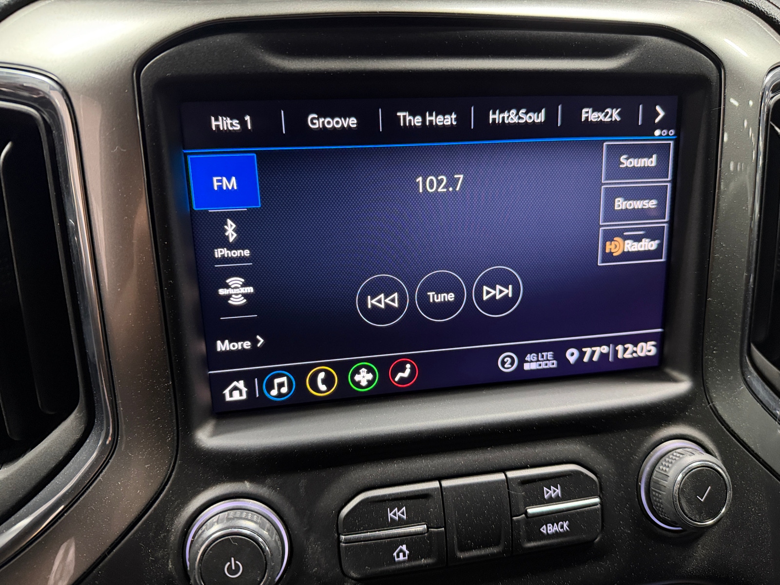Thumbnail: 2020 Chevrolet Silverado 1500 - 3