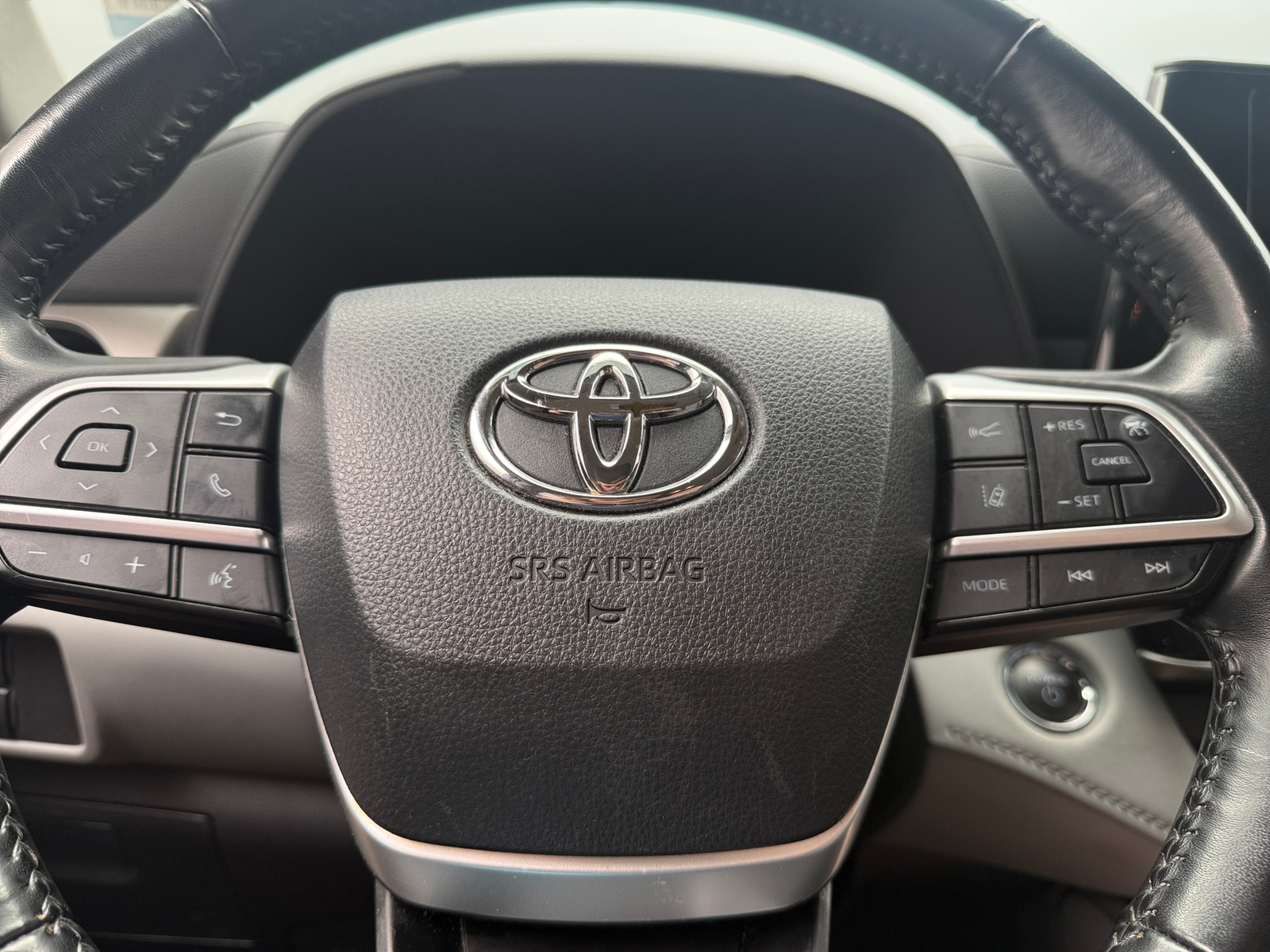 Thumbnail: 2023 Toyota Highlander - 5