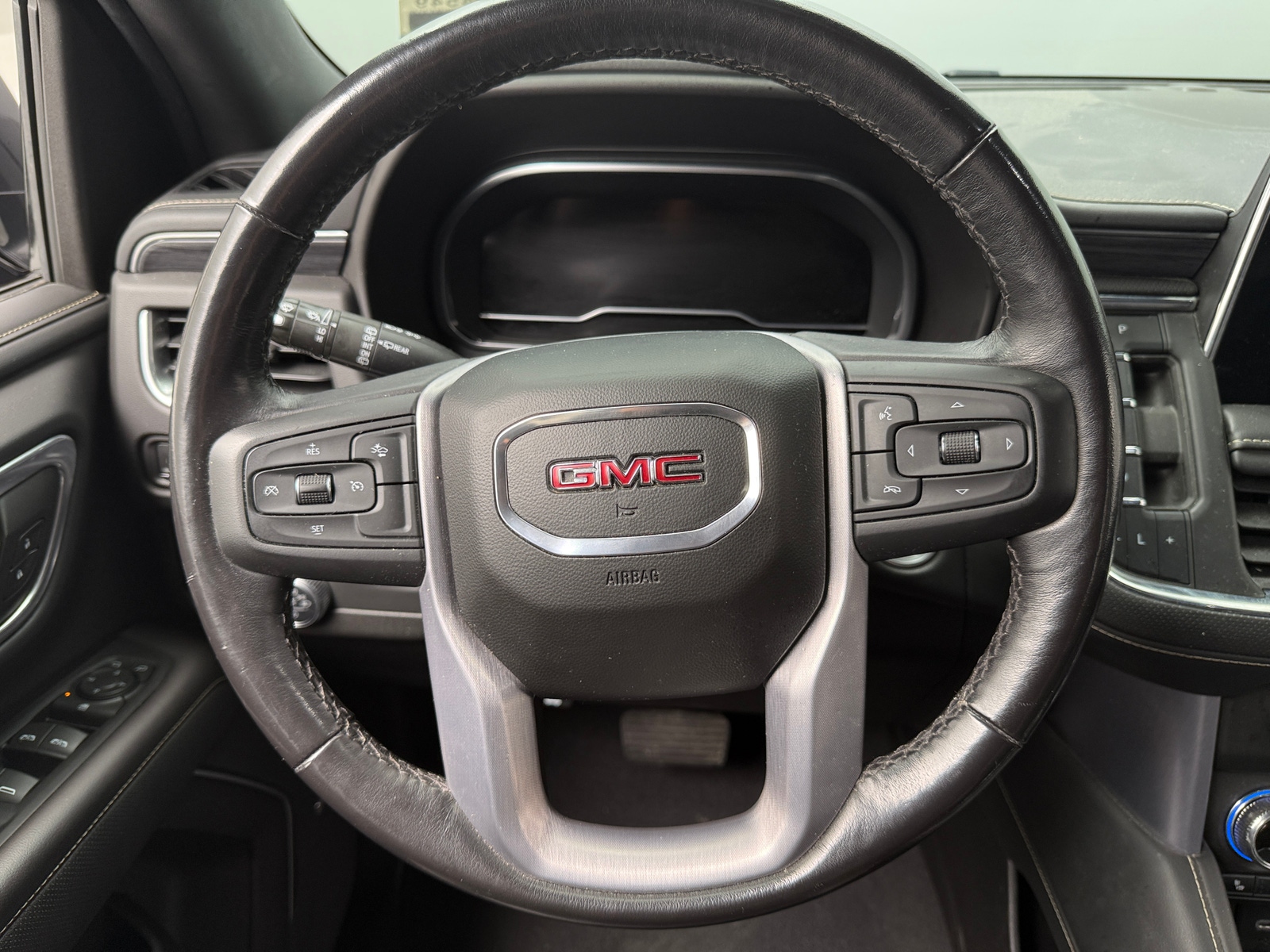 Thumbnail: 2023 GMC Yukon XL - 4