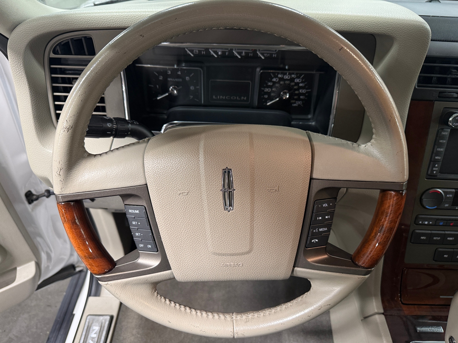 Thumbnail: 2011 Lincoln Navigator - 4