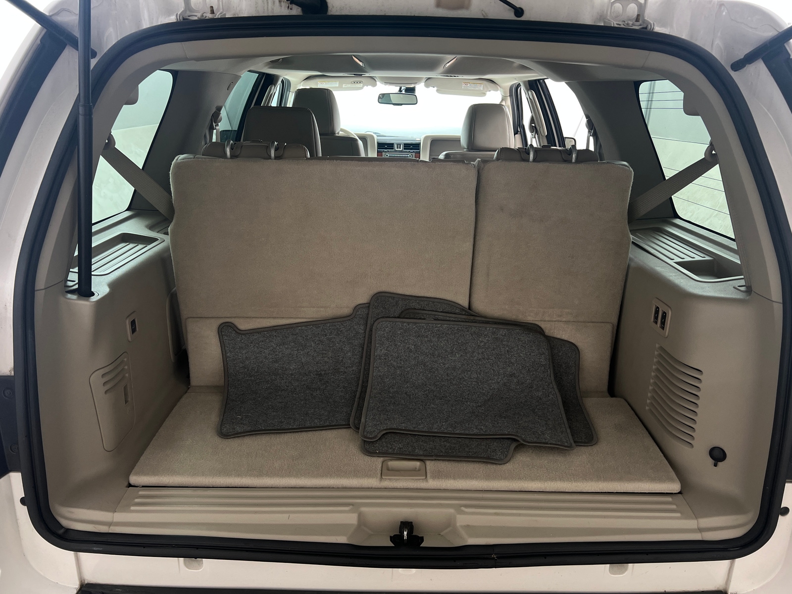 Thumbnail: 2011 Lincoln Navigator - 6