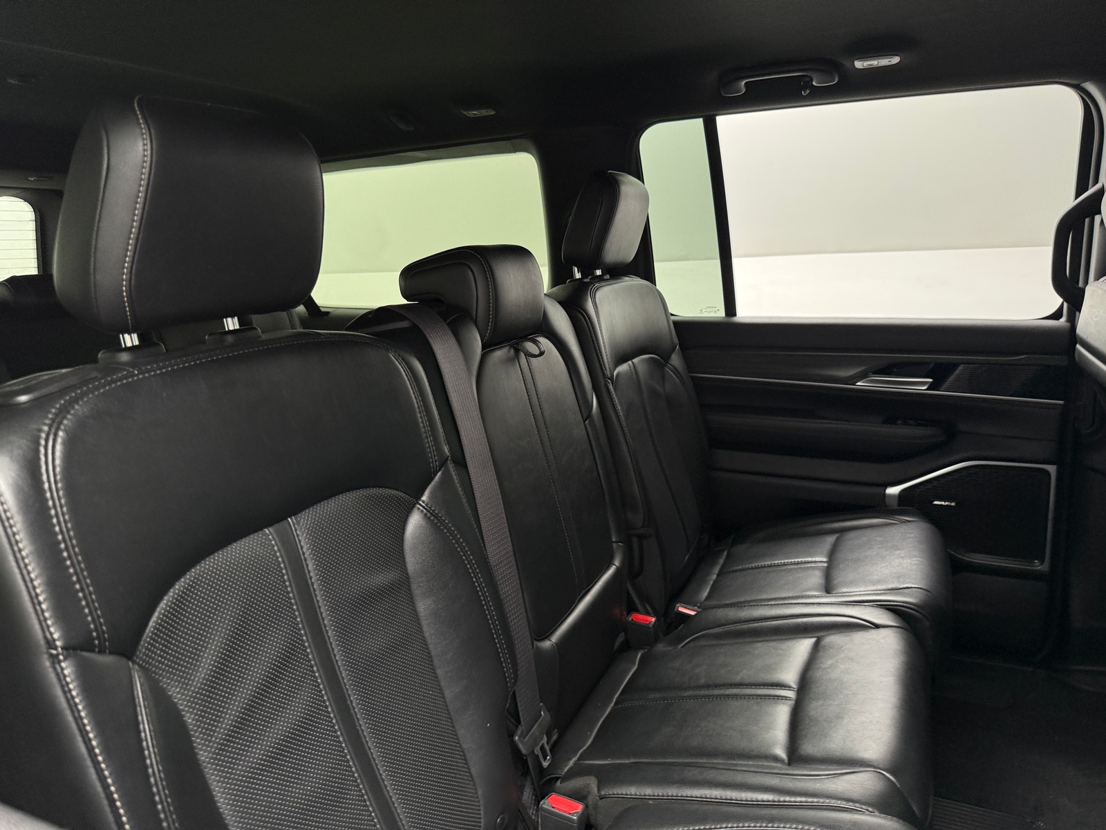 Thumbnail: 2023 Jeep Wagoneer - 5