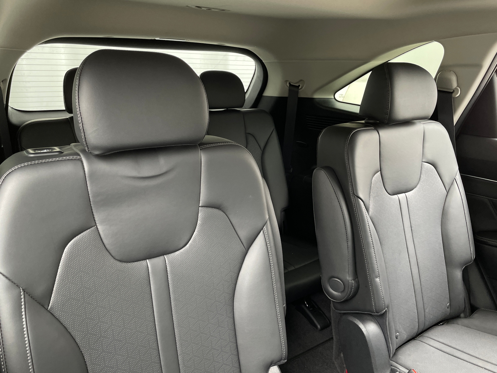 Thumbnail: 2023 Kia Sorento - 5