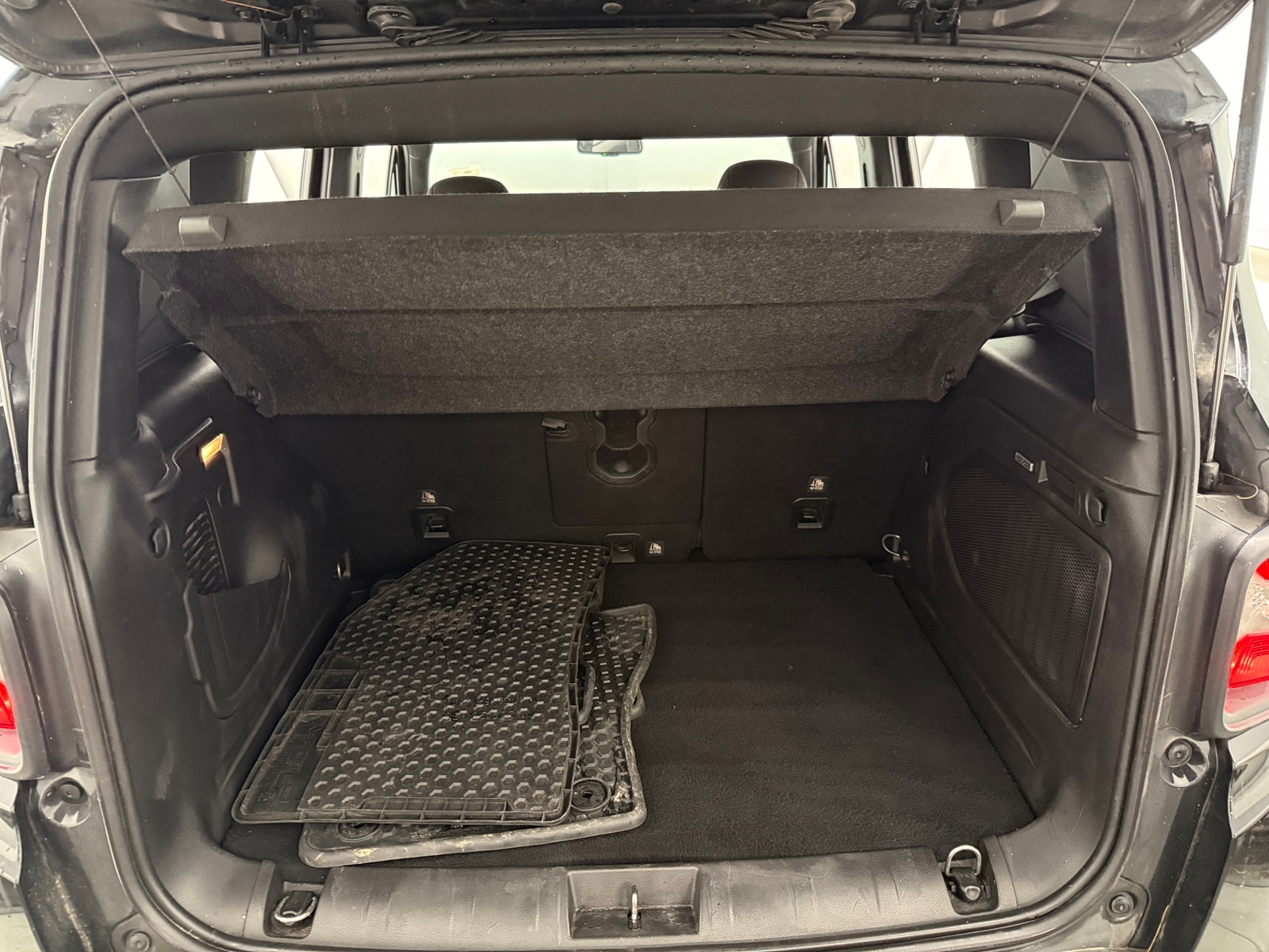 Thumbnail: 2021 Jeep Renegade - 7