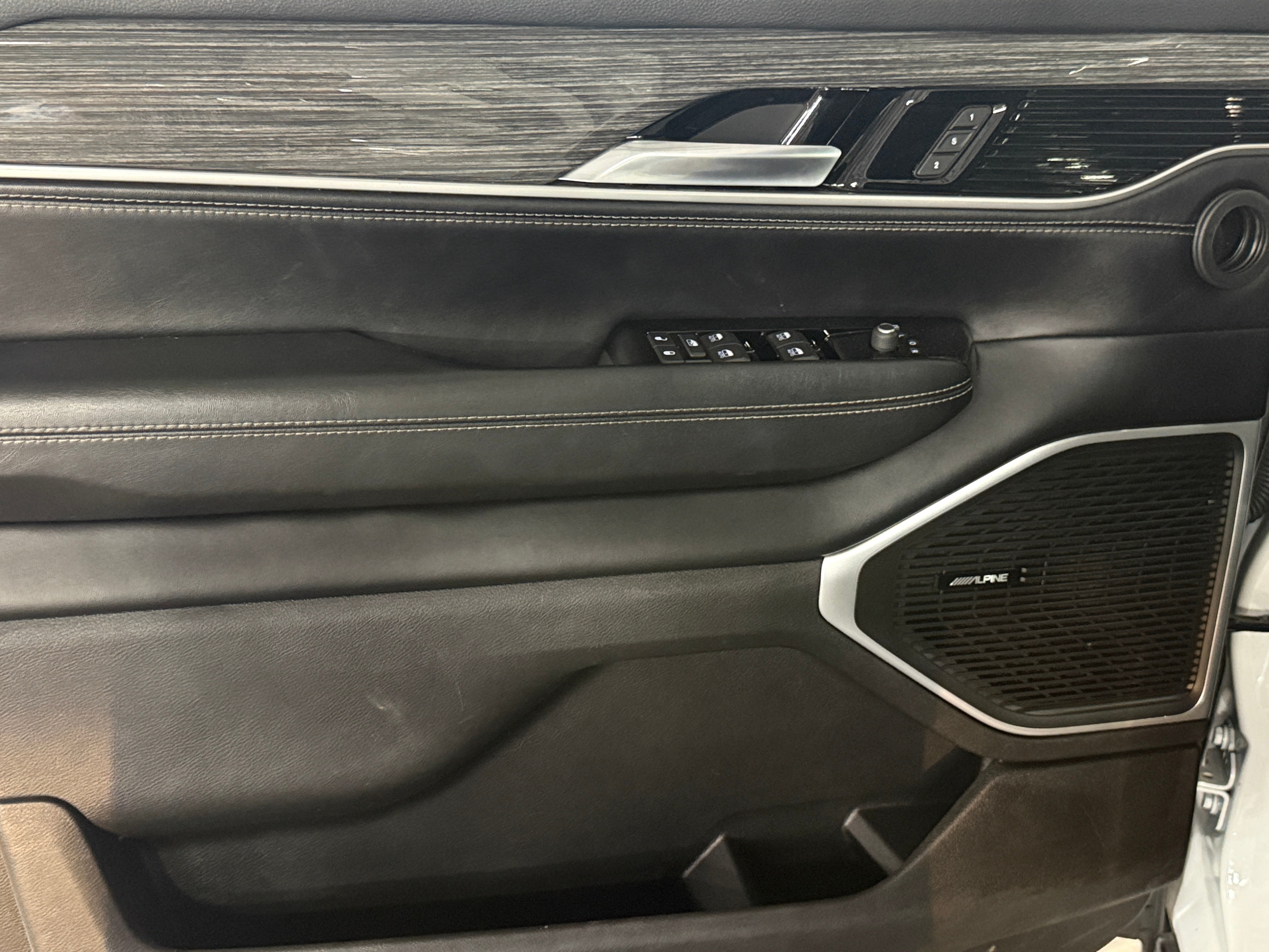 2022 Jeep Wagoneer Series III - Photo 9