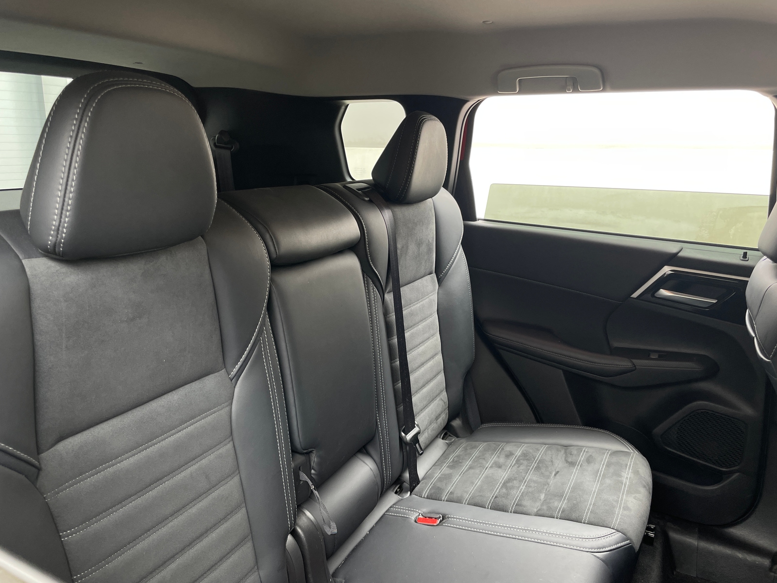 Thumbnail: 2024 Mitsubishi Outlander - 5