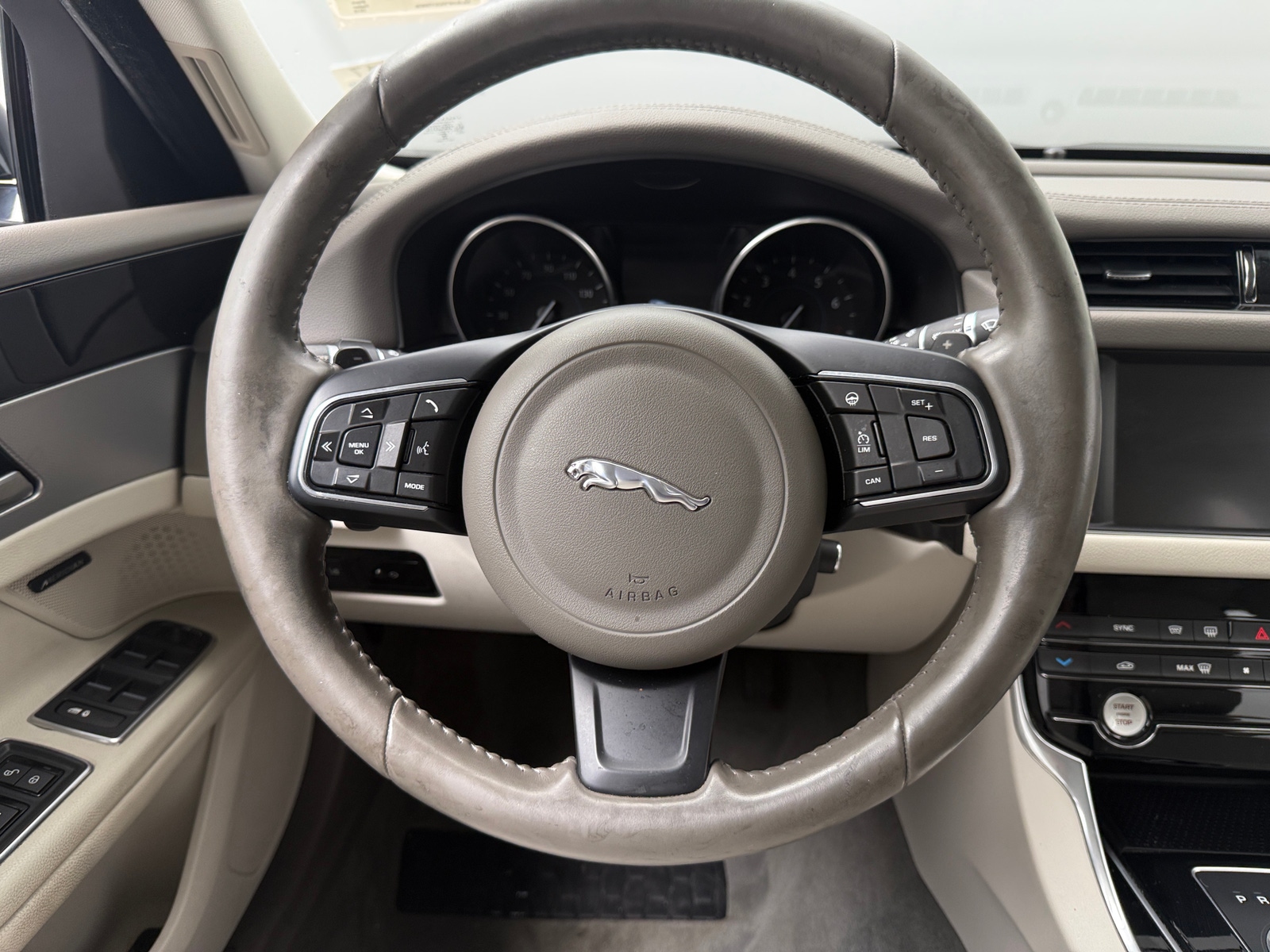 Thumbnail: 2018 Jaguar XF - 4