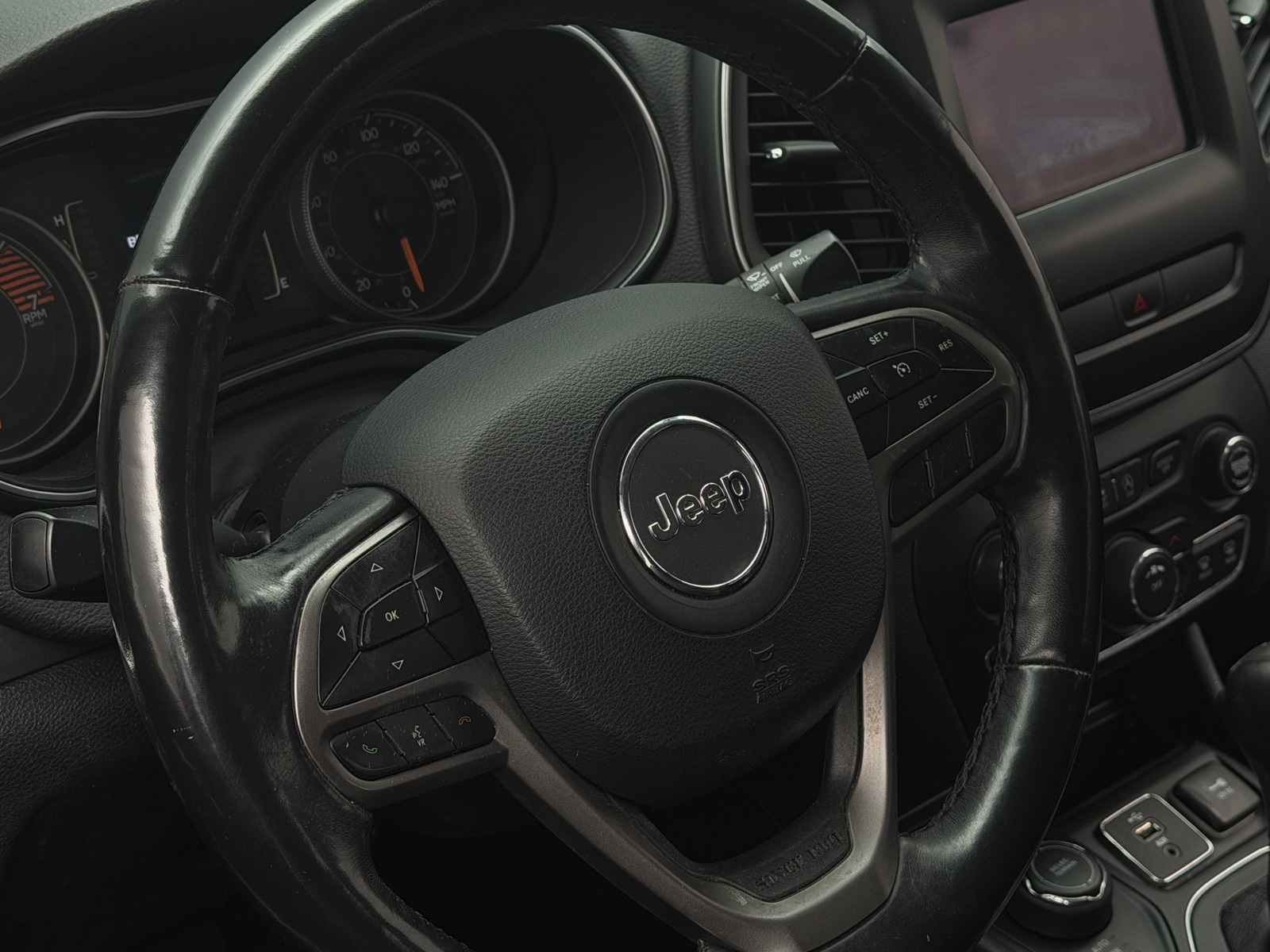 Thumbnail: 2019 Jeep Cherokee - 5