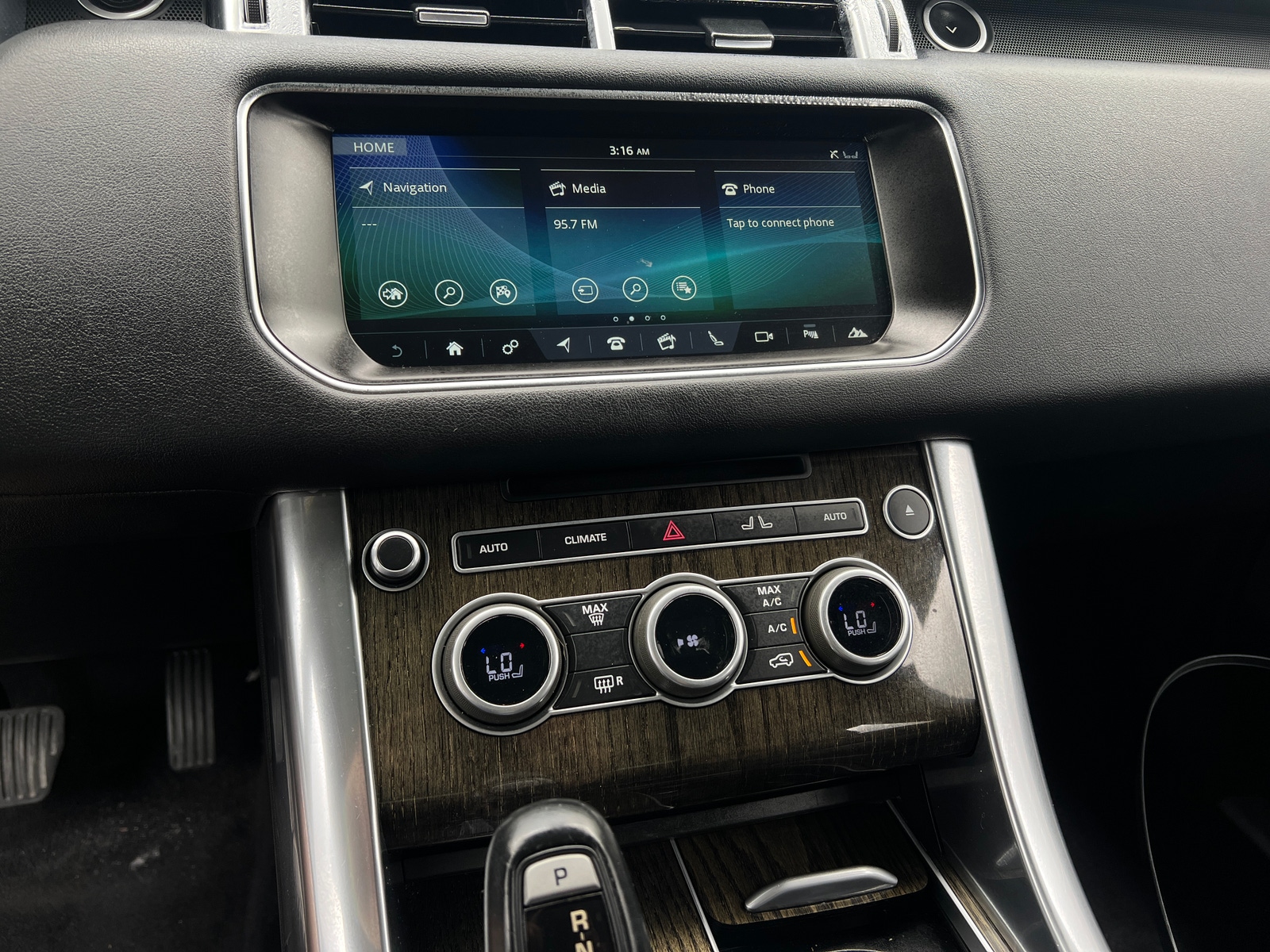 Thumbnail: 2017 Land Rover Range Rover Sport - 3