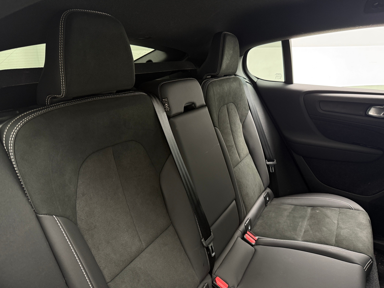Thumbnail: 2023 Volvo C40 - 6