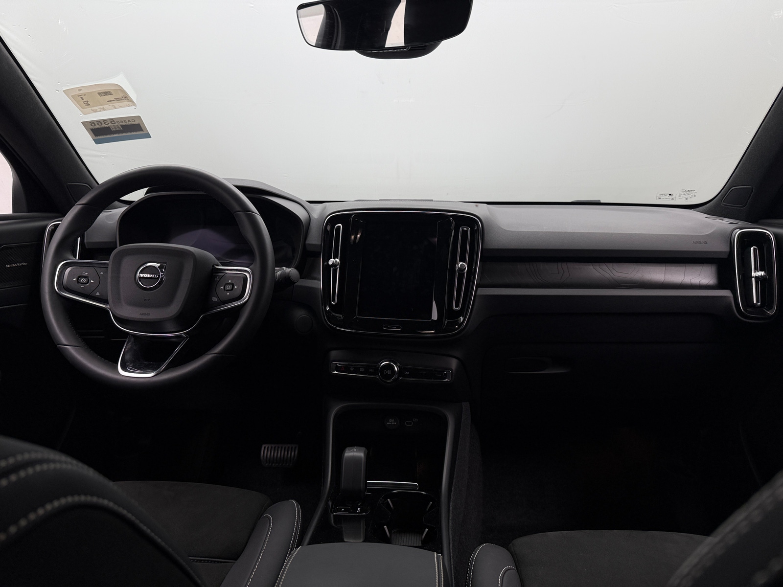 Thumbnail: 2023 Volvo C40 - 3