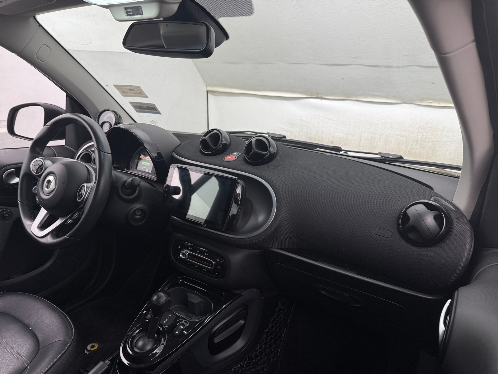 Thumbnail: 2018 smart fortwo - 3