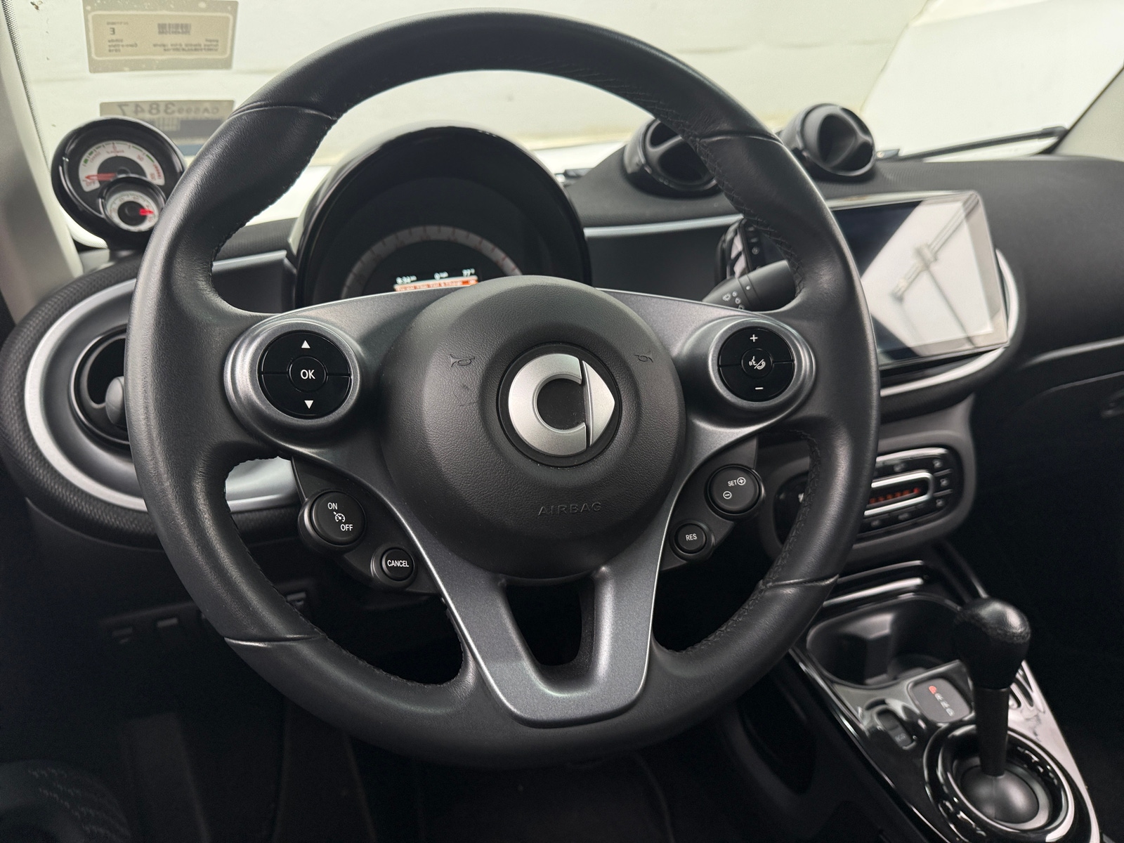 Thumbnail: 2018 smart fortwo - 5