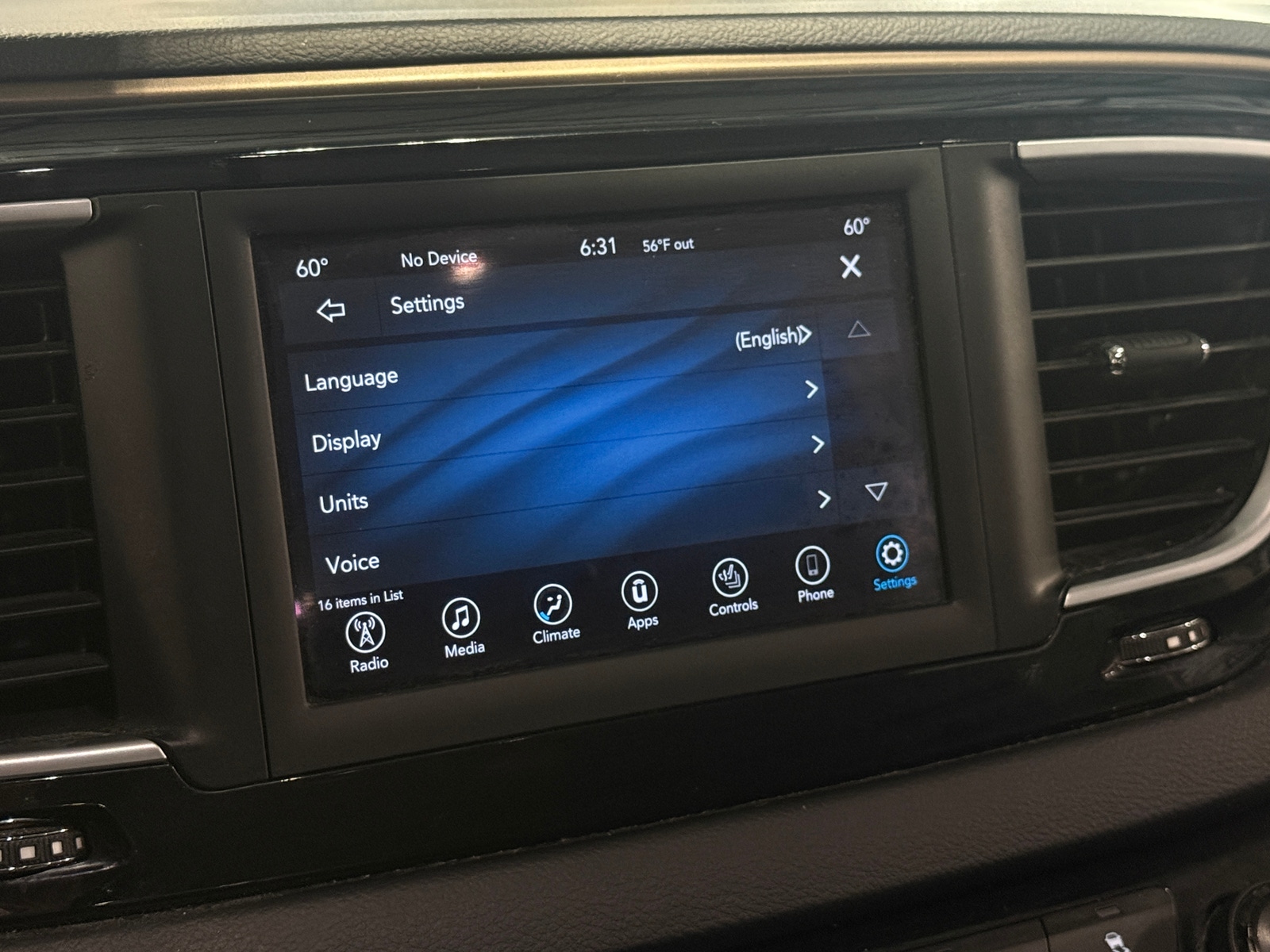 Thumbnail: 2018 Chrysler Pacifica - 3