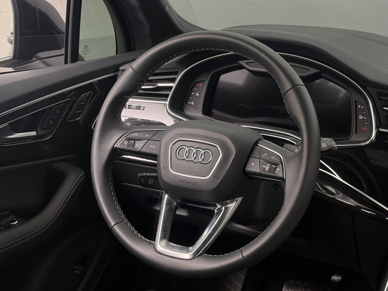 Thumbnail: 2025 Audi Q7 - 4