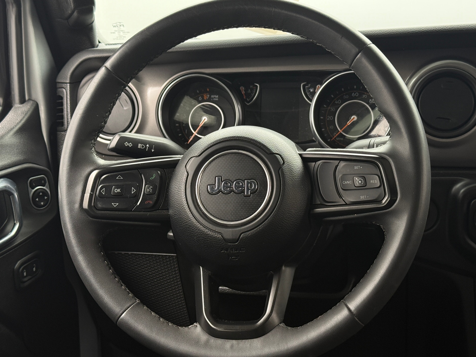 Thumbnail: 2023 Jeep Gladiator - 5